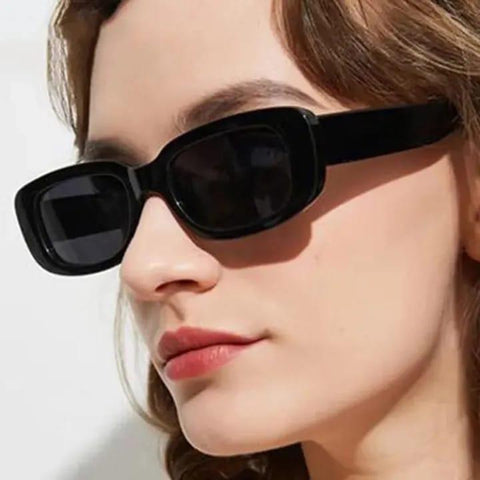 Retro Black Rectangle Sunglasses – UV400 Fashion Shades (Unisex)